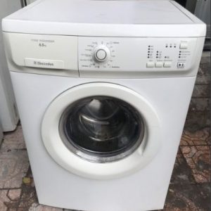 Máy giặt lồng ngang electrolux 6,5kg EWF 85661 mới 90%