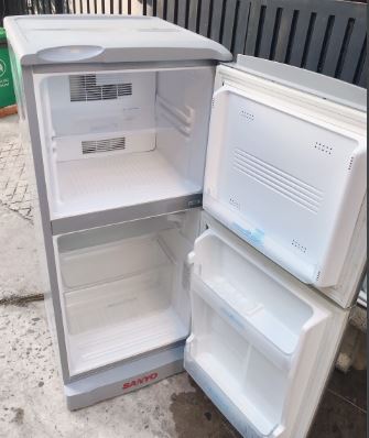 Tủ lạnh cũ Sanyo SR-125RN 123l mới 90%