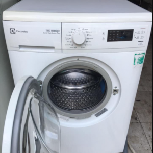Máy giặt cũ Electrolux (7kg) EWF 85742 lồng ngang mới 90% giá rẻ tại Sài Gòn