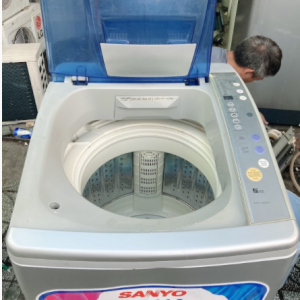 Máy giặt cũ Sanyo 6.8 kg lồng inox không rỉ