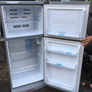 Tủ lạnh cũ Sanyo (180 lít) không đóng tuyết mới 90% giá rẻ tại Sài Gòn