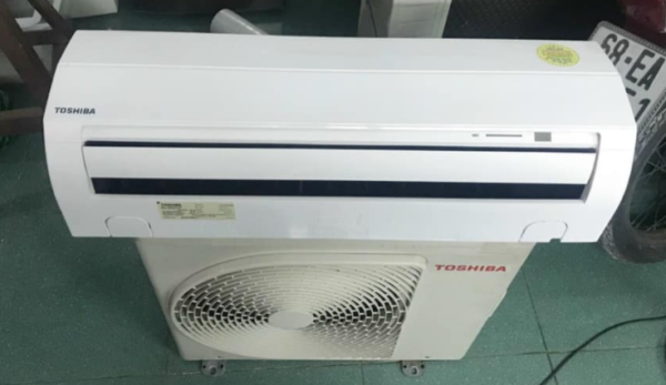 Máy lạnh Toshiba 1hp mới 95% giá rẻ tại Sài Gòn