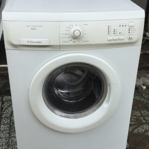 Máy giặt cũ Electrolux (6,5kg) cửa ngang mới 90%