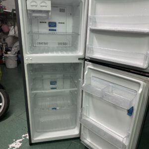Tủ lạnh Electrolux 210l inverter mới 90%