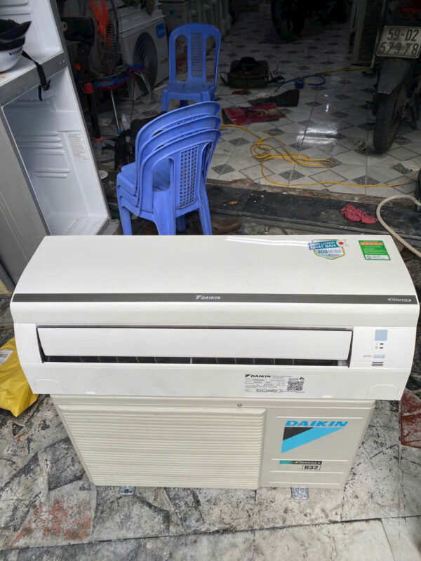 Máy Lạnh Daikin 1hp inverter (FTKB25XVMV/RKB25XVMV ) Mới 95% Giá Rẻ Tại Sài Gòn